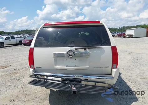 2011 Cadillac Escalade Esv Luxury z USA, uszkodzony, nr VIN 1GYS4HEF1BR334152